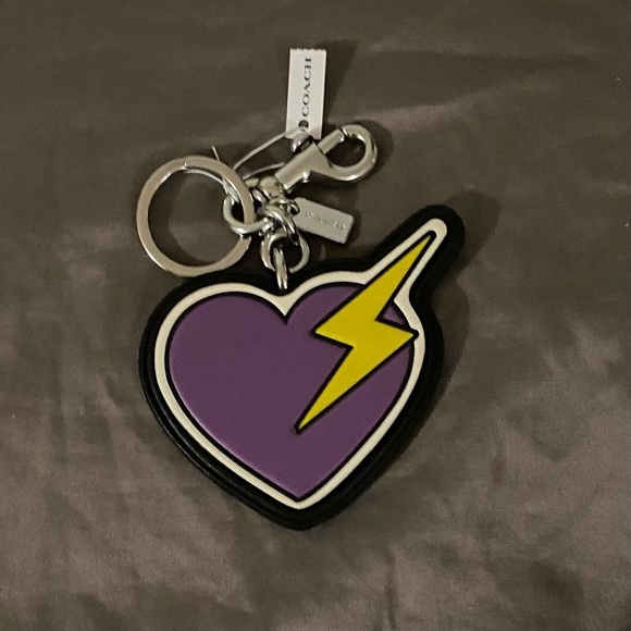 *New* Coach Heart & Bolt Bag Leather Charm Includes Coach Dust Bag - Picture 1 of 4